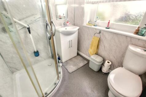 12- Shower Room.jpg