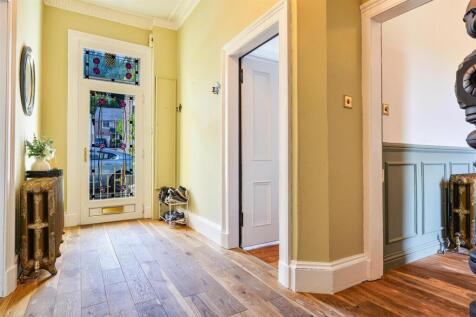 2- Hallway.jpg