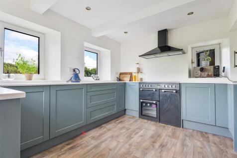 6- Kitchen.jpg
