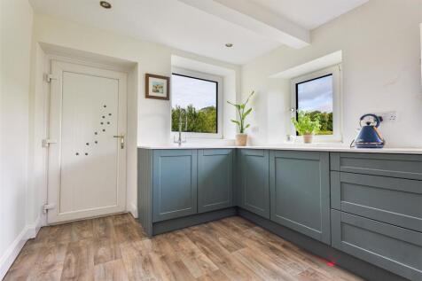 8- Kitchen.jpg
