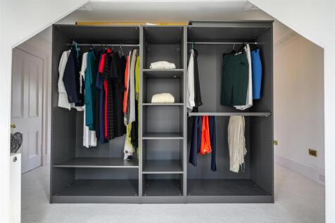 21- Dressing Area.jpg