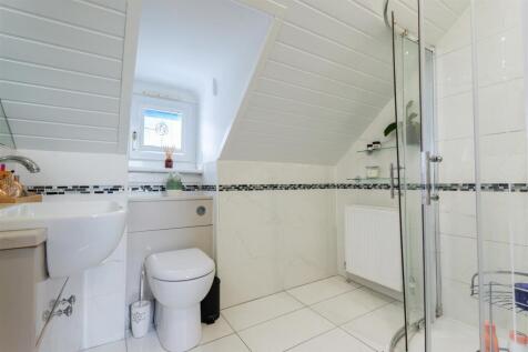 27- Shower Room.jpg