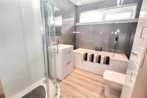 10- Bathroom.jpg