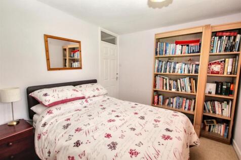 11- Bedroom.jpg