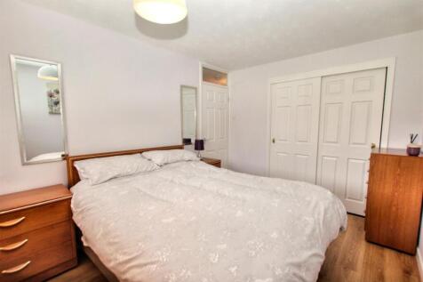 14- Bedroom.jpg