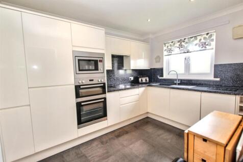 8- Kitchen.jpg