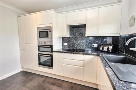 9 - Kitchen.jpg