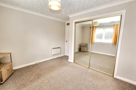 13- Bedroom.jpg