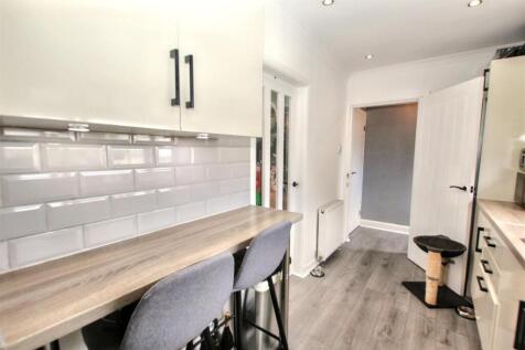5- Kitchen.jpg