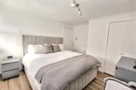 8- Bedroom One.jpg