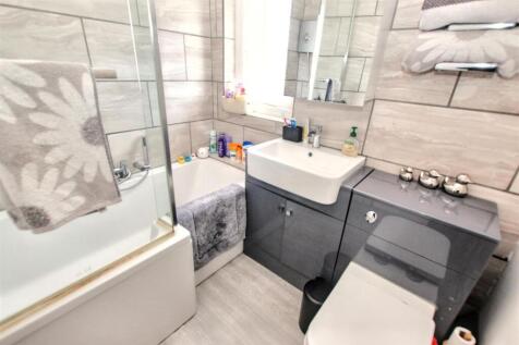 15- Bathroom.jpg