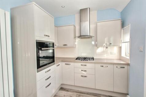 6- Kitchen.jpg