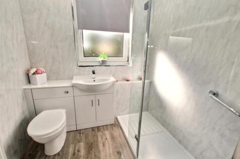 11- Shower Room.jpg
