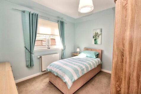 13- Bedroom.jpg