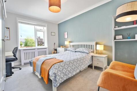 10- Bedroom.jpg