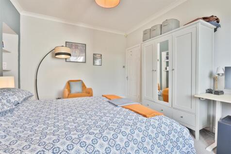 11- Bedroom.jpg