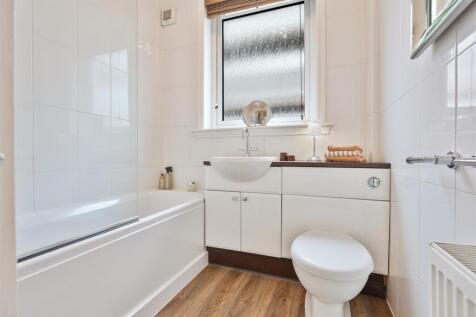 15- Bathroom.jpg