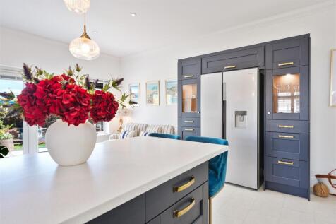 18- Kitchen.jpg