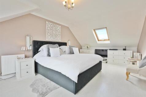 22- Bedroom.jpg