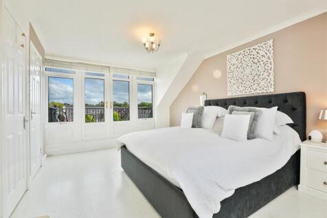 23- Bedroom.jpg