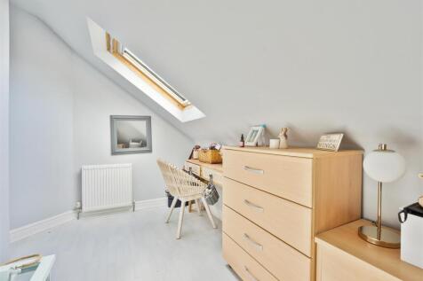 28- Bedroom.jpg