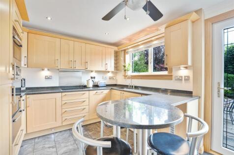 7 - Kitchen.jpg