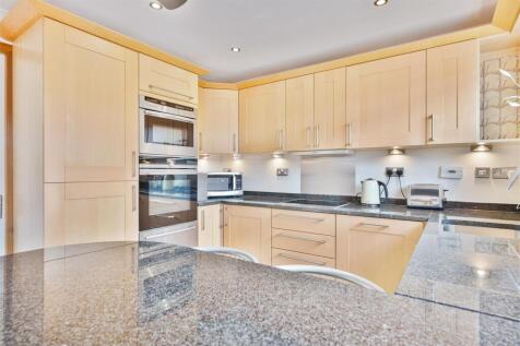 8- Kitchen.jpg
