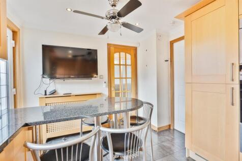 9- Kitchen.jpg