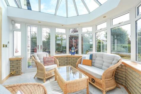 10 - Sunroom.jpg