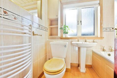 26- Bathroom.jpg