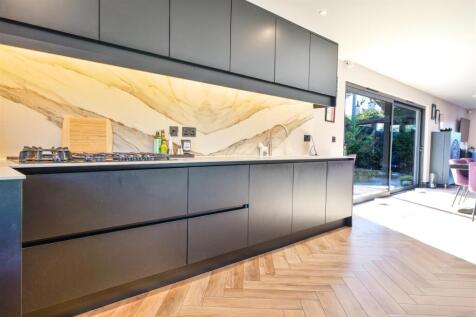 9- Kitchen.jpg