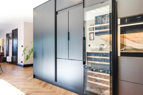10- Kitchen.jpg