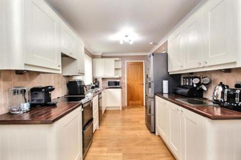 4- Kitchen.jpg