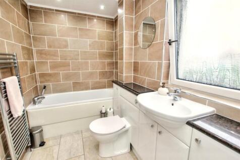20- Bathroom.jpg