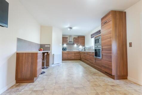 7- Kitchen.jpg