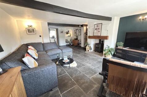 Livingroom1.jpeg