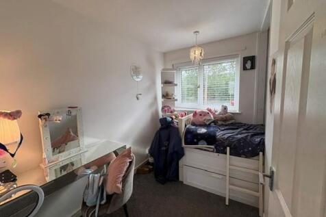 Bedroom 1.jpg