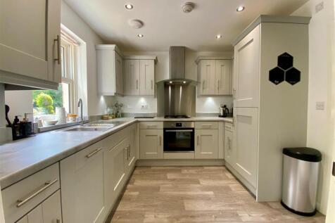 Kitchen 2.jpg