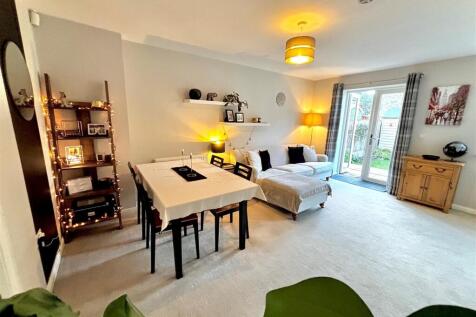 Living Room 3.jpg