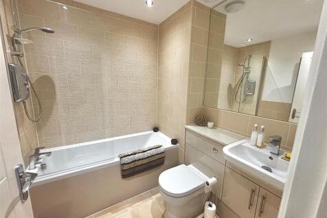 Family Bathroom.jpg