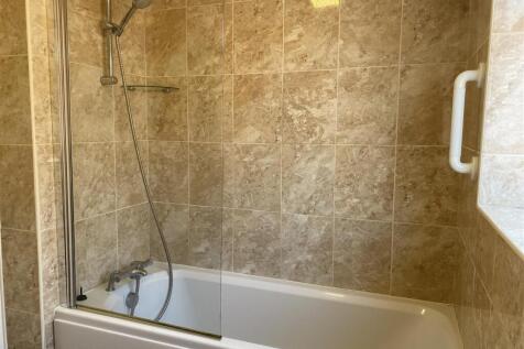 Bathroom b.JPG