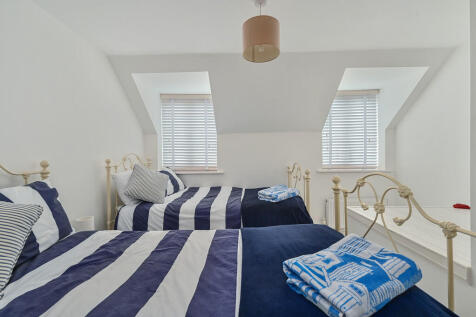 16 baker way tn31...