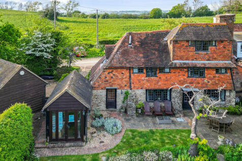 THE COTTAGE - HOG...