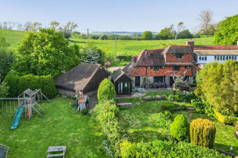 THE COTTAGE - HOG...