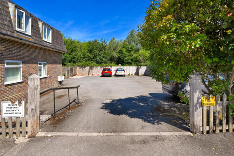 f1-telford-court-...