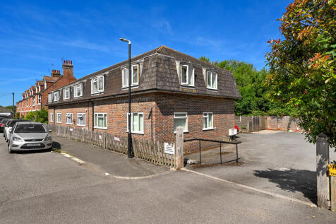 f1-telford-court-...