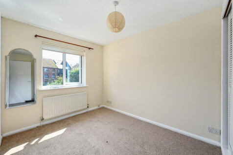 2 Ryeford court t...