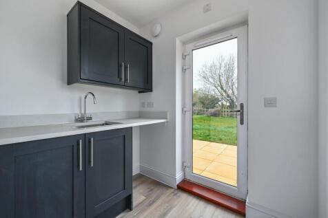 ROWAN LODGE - TN2...