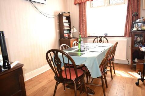 Bedroom/dining room