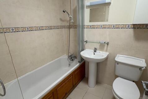 Main bathroom 